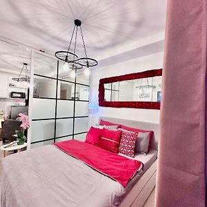 Aesthetic One Bedroom Beside Sm W Pool, Wifi And Netflix